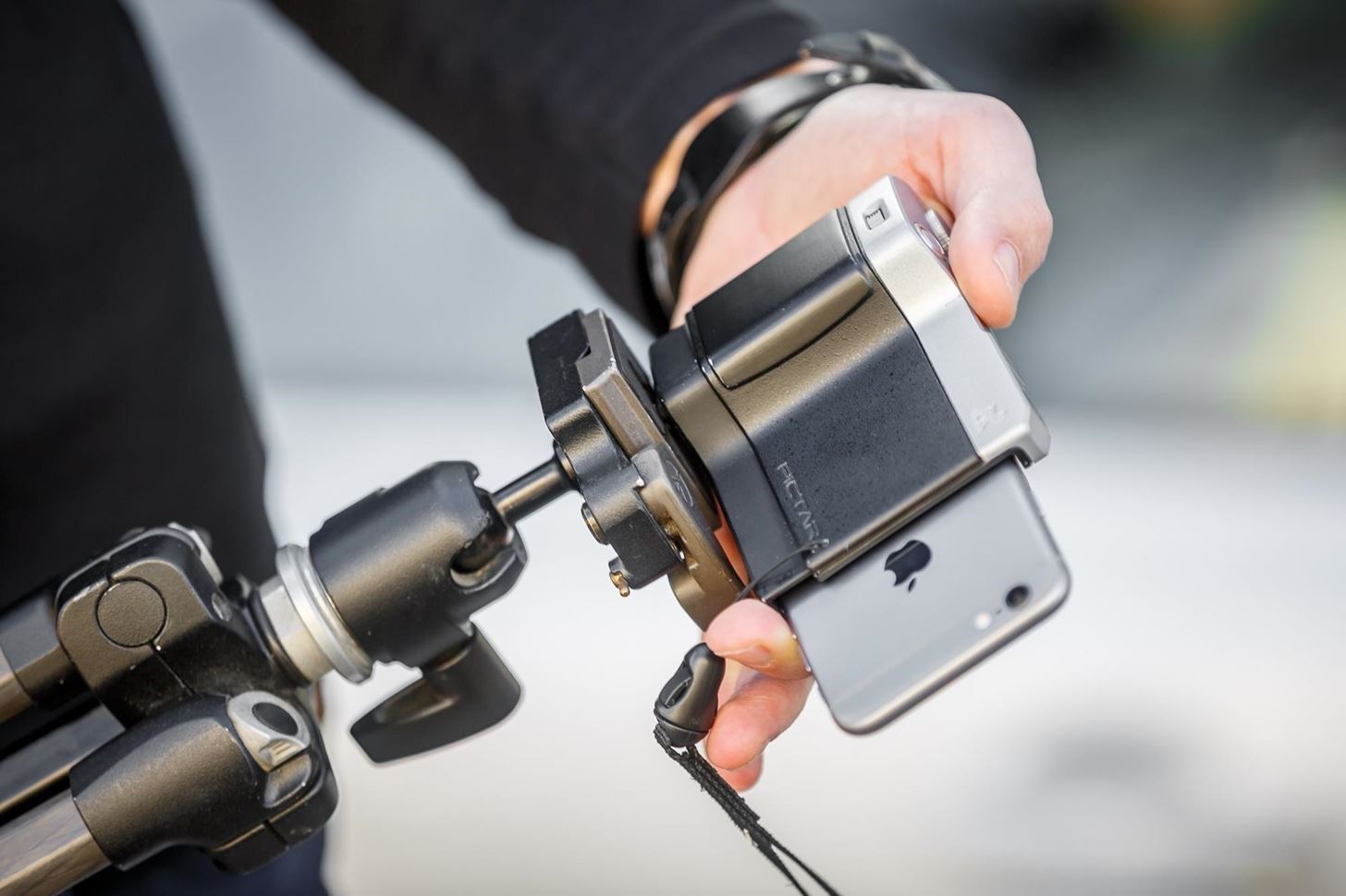 This Case Turns Your iPhone into a Full-Fledged Camera