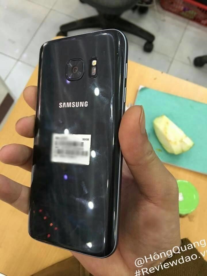 Leaked Pics Just Revealed the Samsung Galaxy S7