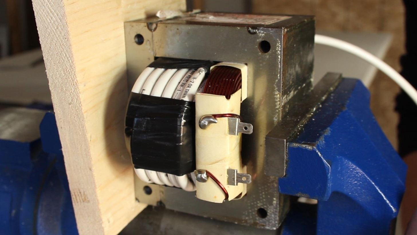 How to Make an AC Arc Welder Using Parts from an Old Microwave, Part 1