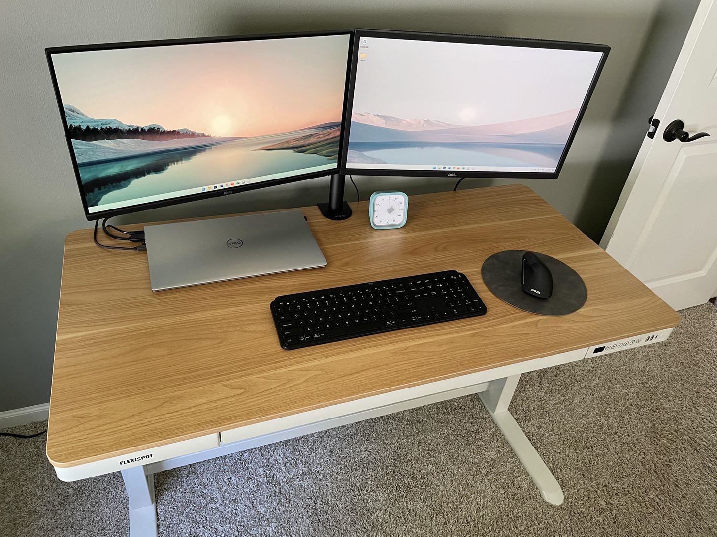 The Flexispot E7 Pro Plus Electric Standing Desk Is Great for Any Home Office