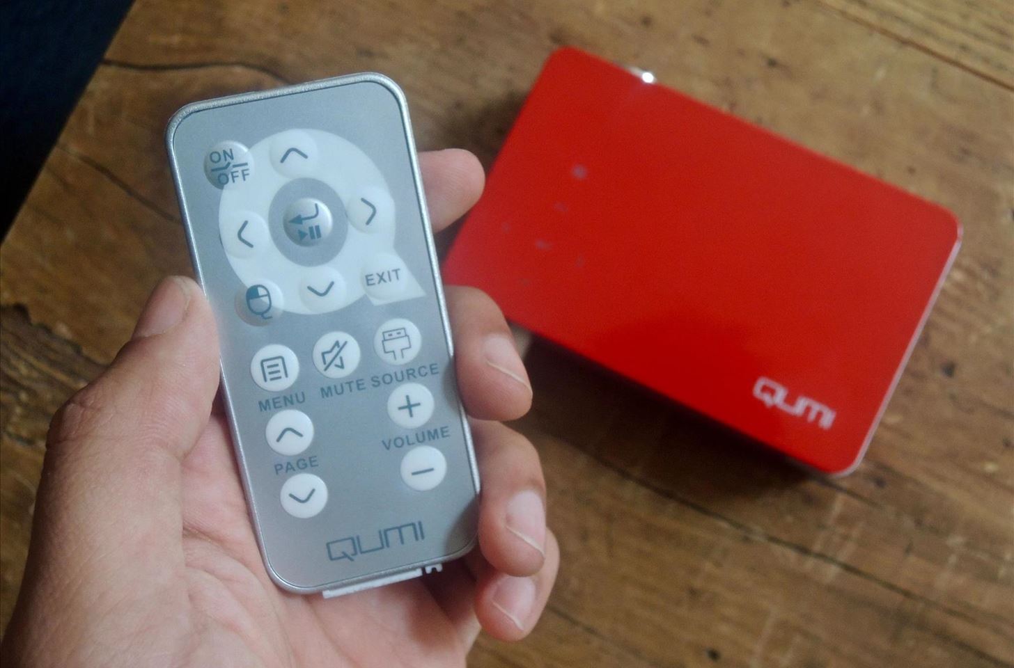 Review: The Qumi Q5 Pocket Projector Is a Solid On-the-Go Media Companion
