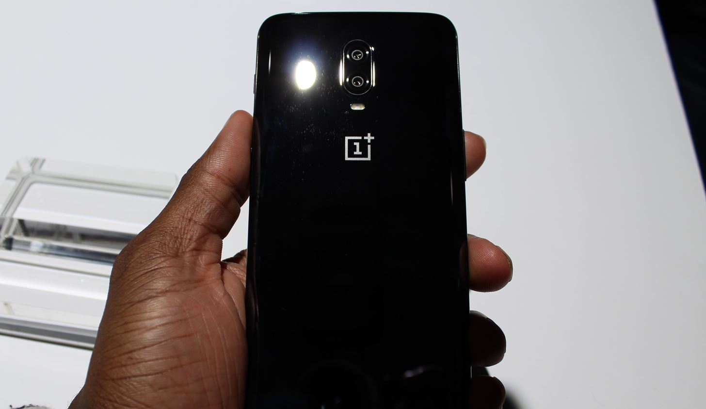 The OnePlus 6T — a Few Additions and 1 Major Subtraction