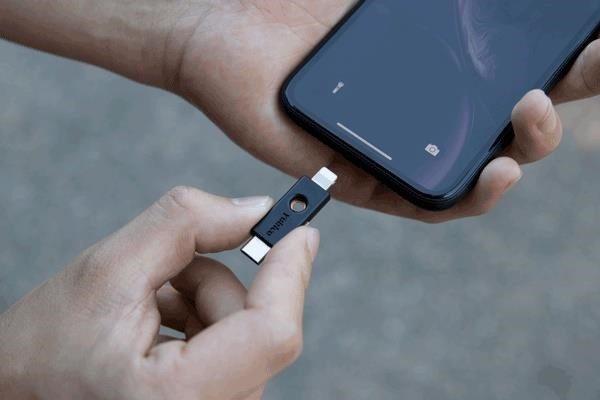 2019 Gift Guide: Must-Have Phone Accessories for Privacy & Security