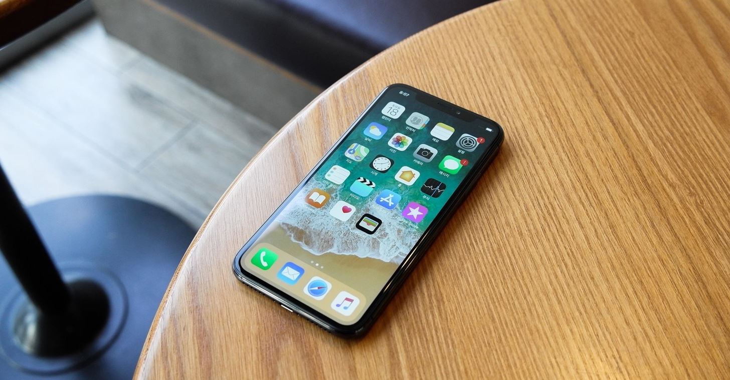 Apple vs. Samsung: How Does the iPhone X Stack Up Against the New Galaxy S9?