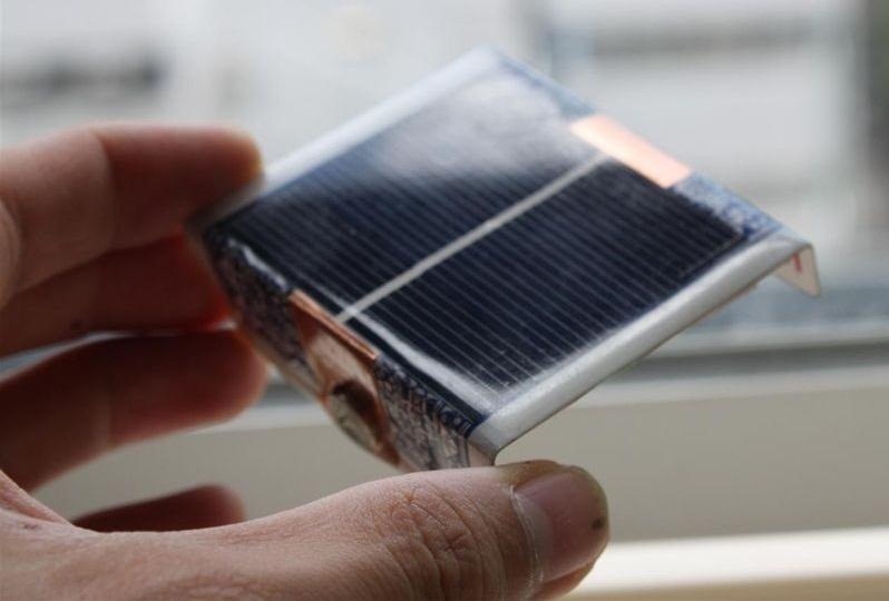 How to Turn a Playing Card into a Super Simple Solar-Powered Battery Charger