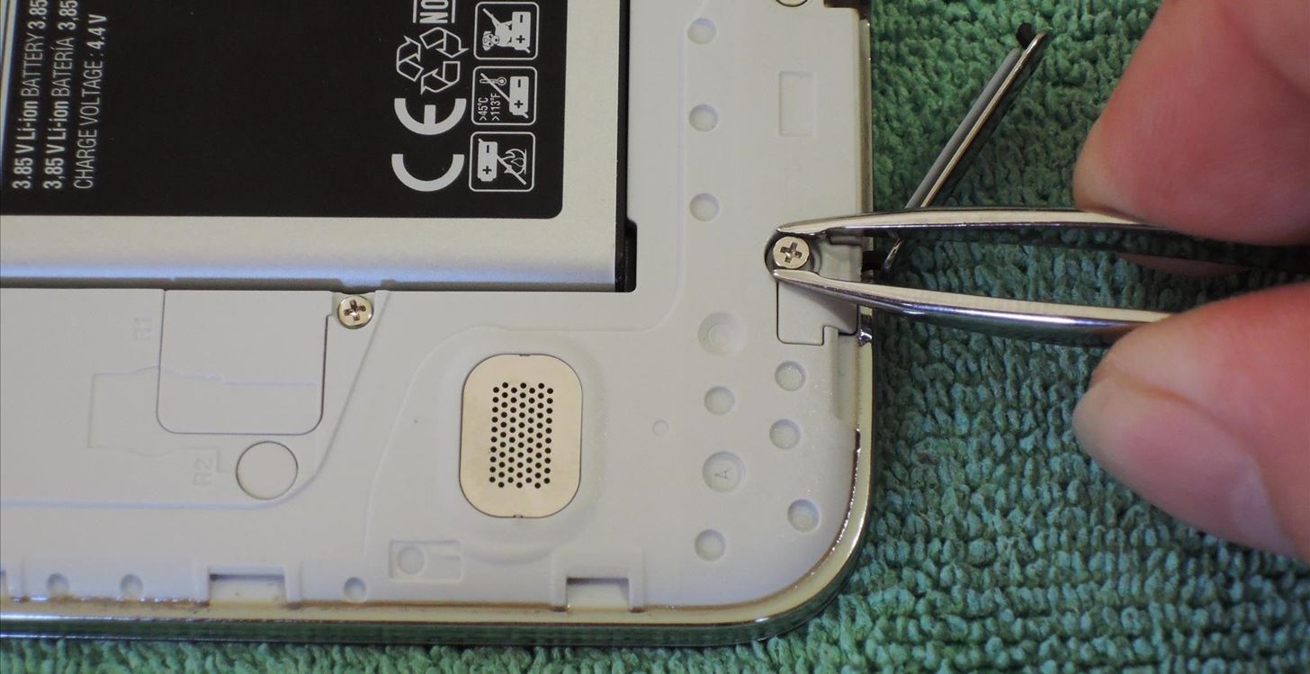 How to Safely Remove & Replace the Charging Port Cover on Your Samsung Galaxy S5