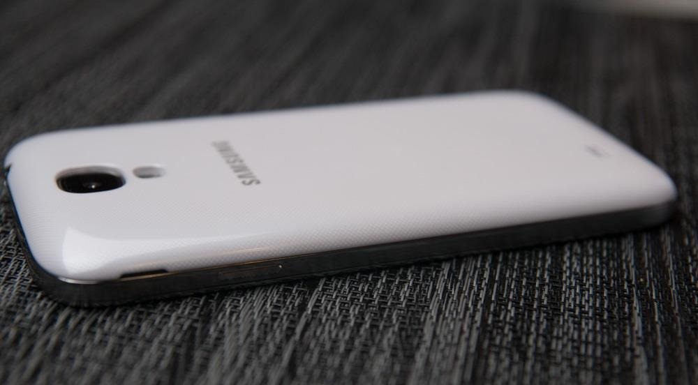 How to Add No-Bulk Wireless Charging to Your Samsung Galaxy S4 for Under 30 Bucks