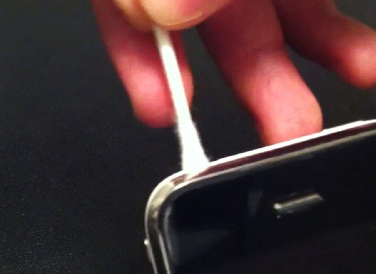 How to Fix Your Seemingly Broken iPhone Speakers with a Q-Tip