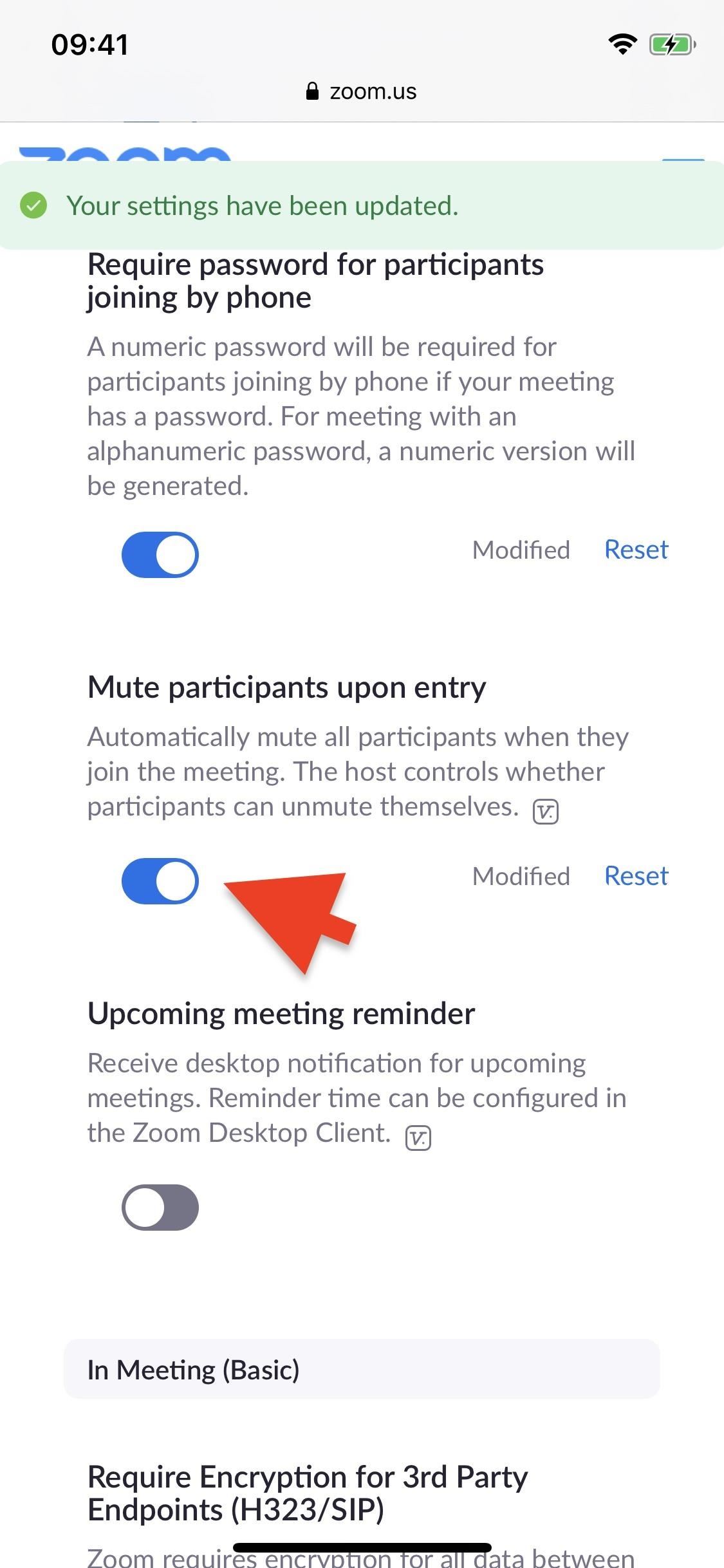 8 Different Ways to Mute Someone on Zoom That's Disturbing Your Video Meeting