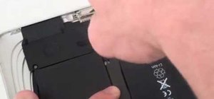 Remove the I/O cable from an Apple iPad 3G