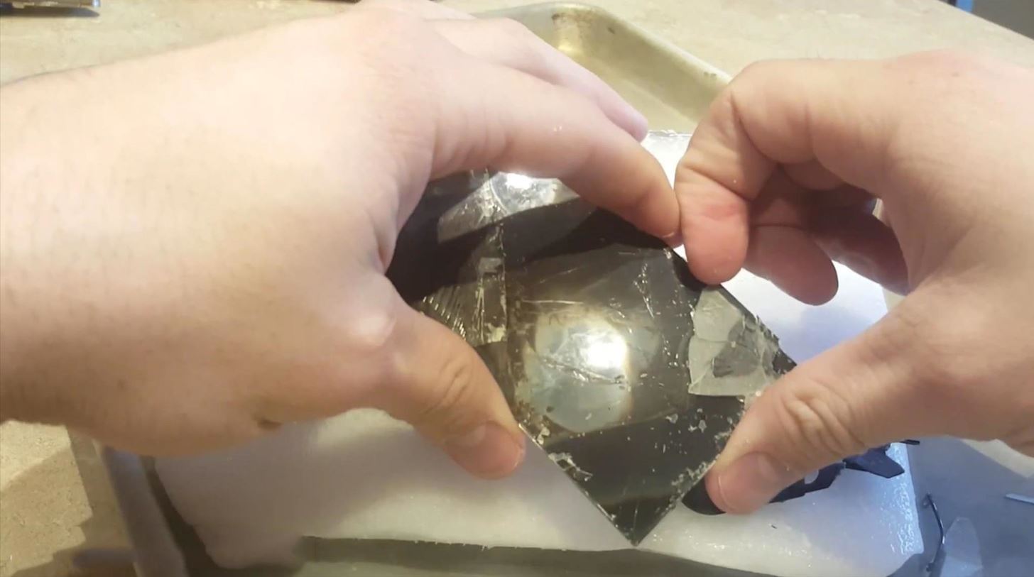 This Extreme Trick Lets You Salvage the LCD from Your Broken Phone Screen