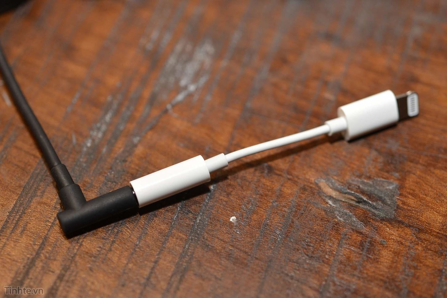 Finally, Real Proof That the iPhone 7 Will Come with a Headphones Lightning Adapter