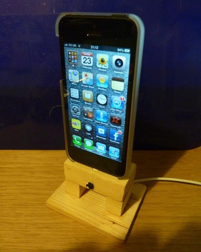 How to Get Around the Nonexistent iPhone 5 Dock