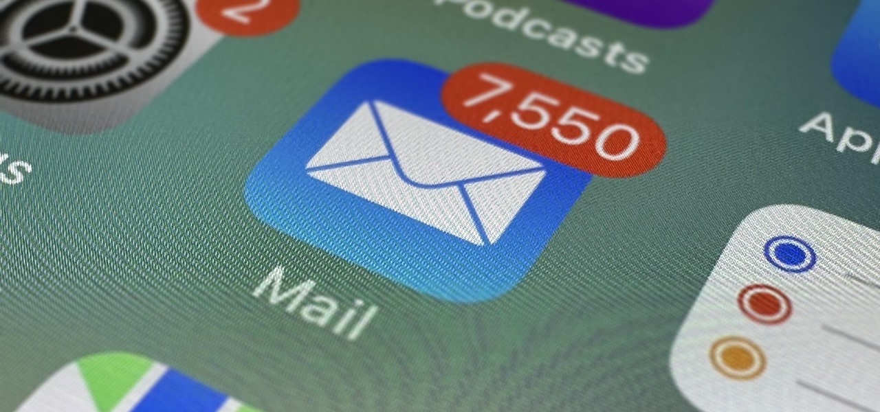 The Hidden Gesture in Your iPhone's Mail App You Should Definitely Be Using for All Your Email Accounts