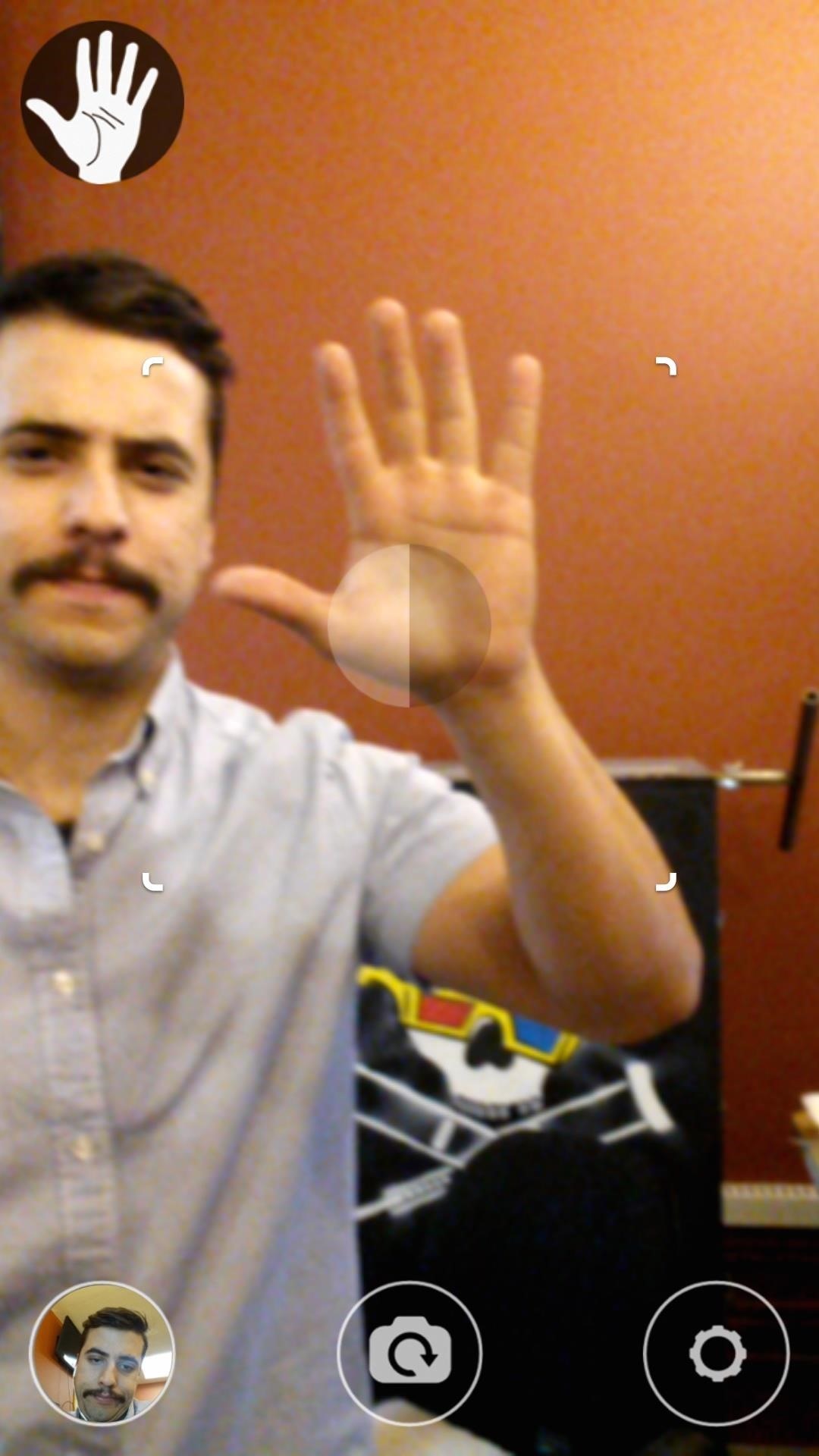 Use Hand Gestures to Take Selfies More Easily on Android