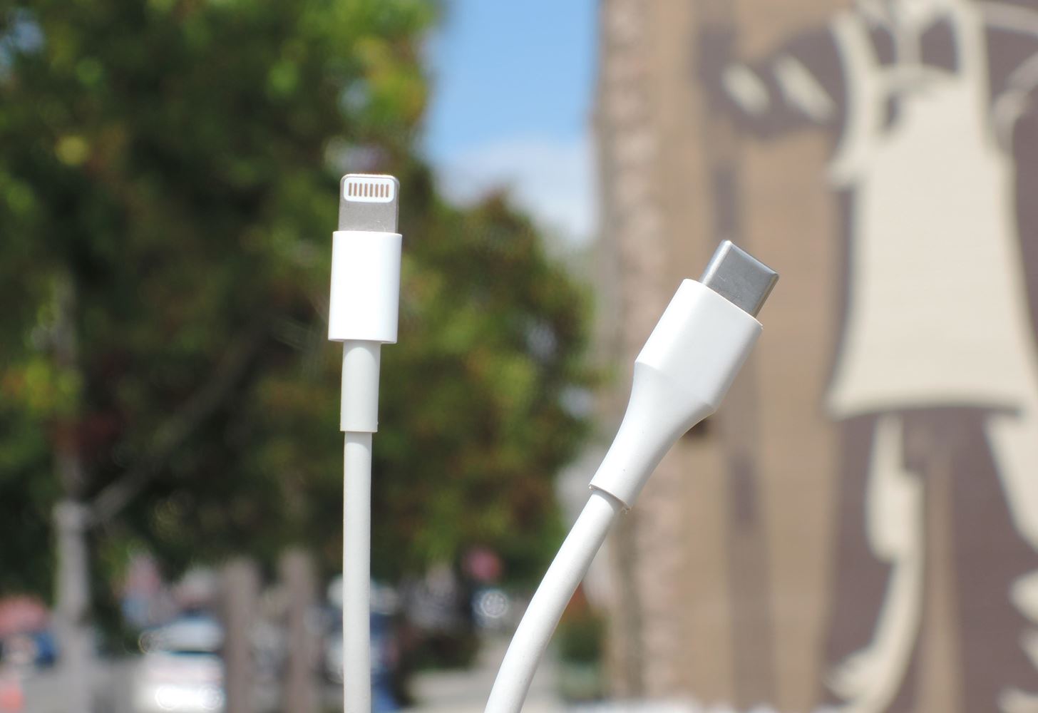 Why the iPhone X Needs a $25 USB Type-C Cable to Fast Charge