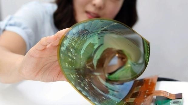 CES 2016: LG Shows Off Its Newspaper-Like Flexible Screen