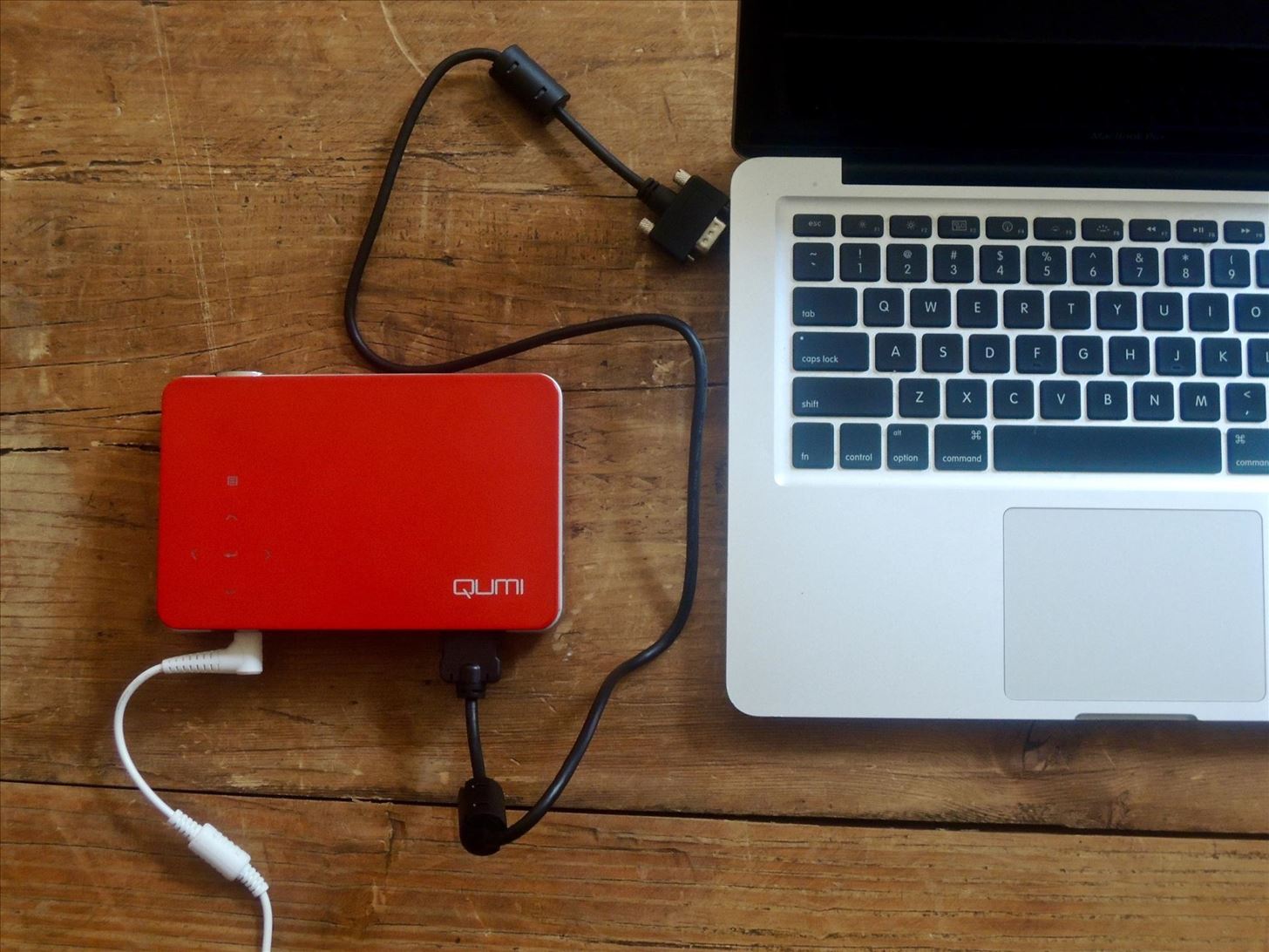 Review: The Qumi Q5 Pocket Projector Is a Solid On-the-Go Media Companion