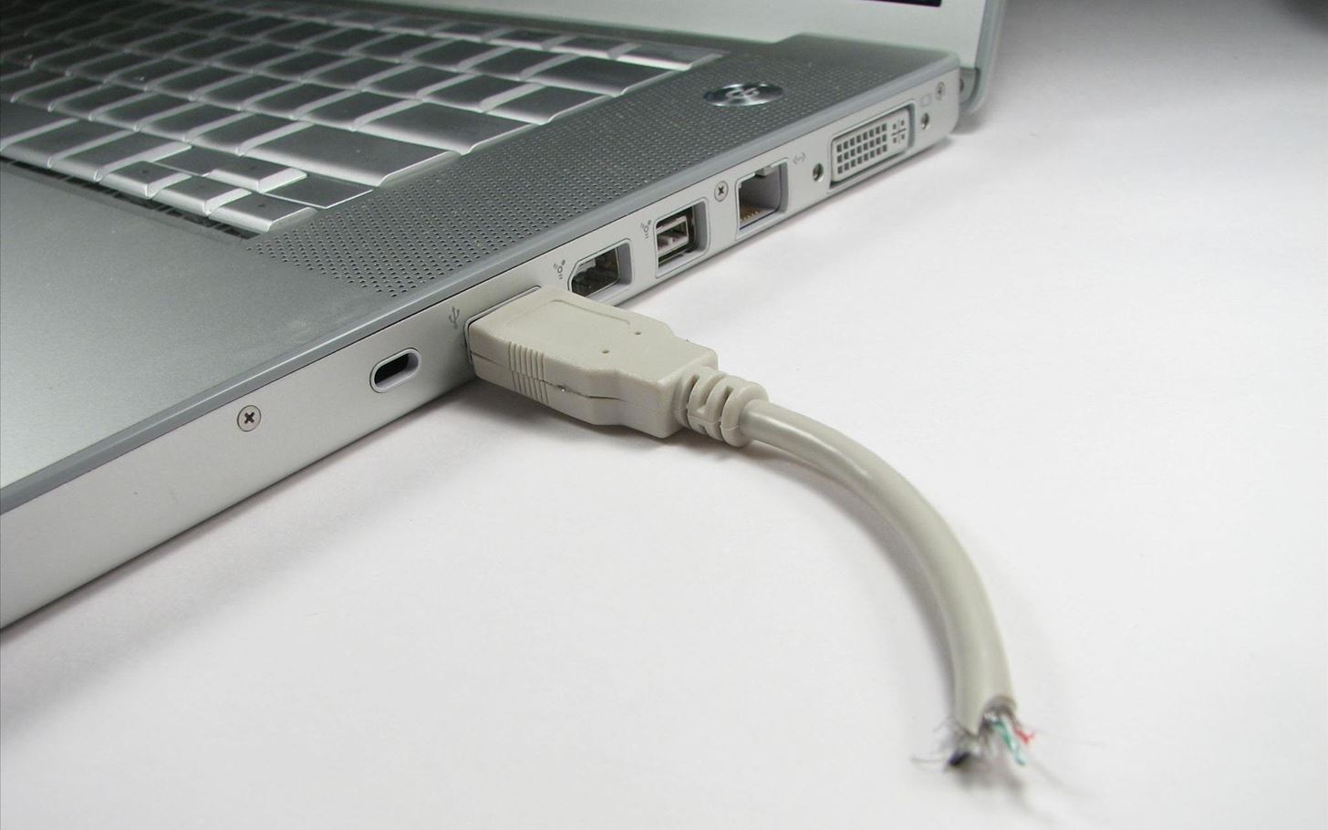 Deter Data Thieves from Stealing Your Flash Drive by Disguising It as a Broken USB Cable