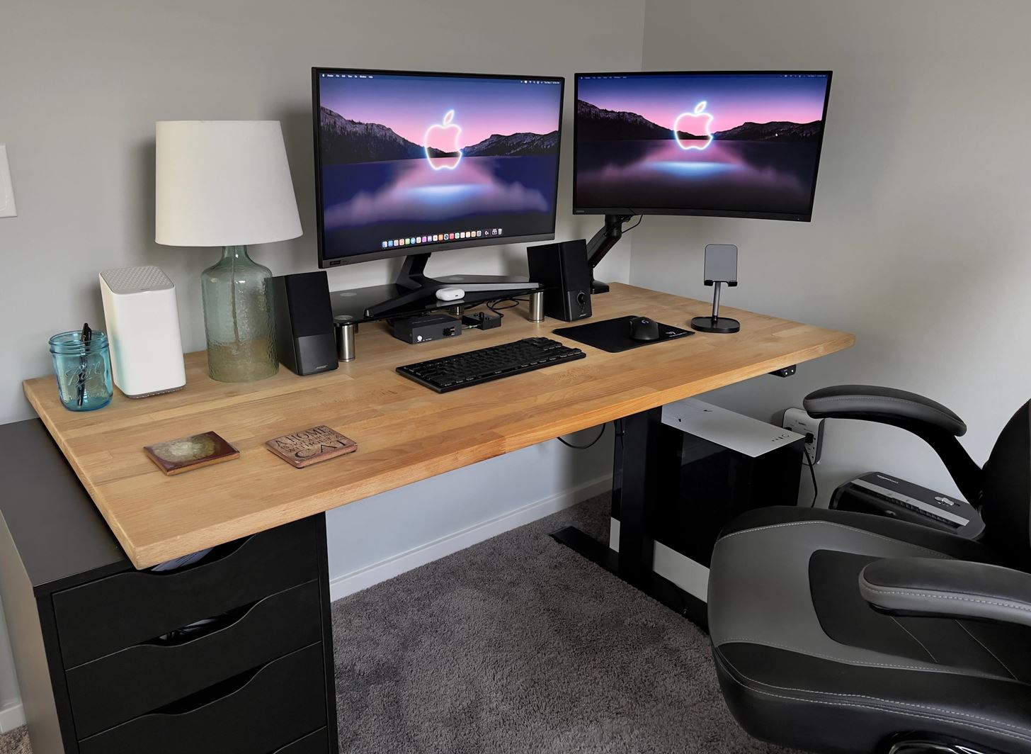 The Flexispot E7 Pro Plus Electric Standing Desk Is Great for Any Home Office