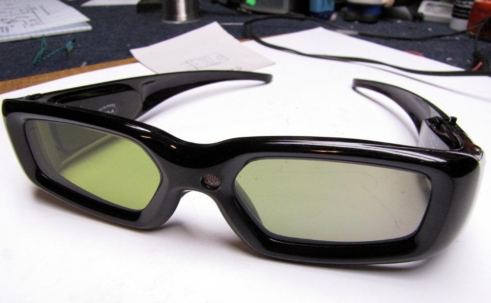 Hack a Pair of Cheap Active Shutter 3D Specs into Light-Detecting, Auto-Tinting Sunglasses